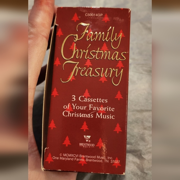 VINTAGE Family Christmas Treasury 3 Cassette Tapes - Picture 2 of 6